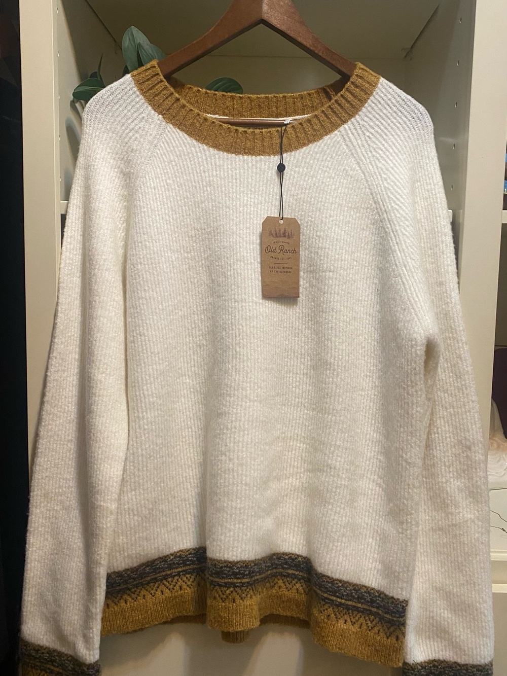 Crewneck Contrast-Trim Pullover Sweater in Cream & Mustard